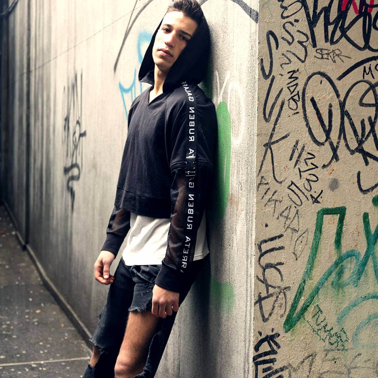Crop hoodie with shirt best sale underneath