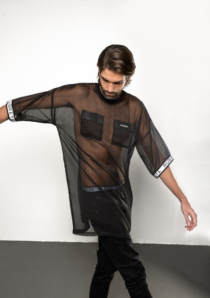 camiseta transparente negra hombre