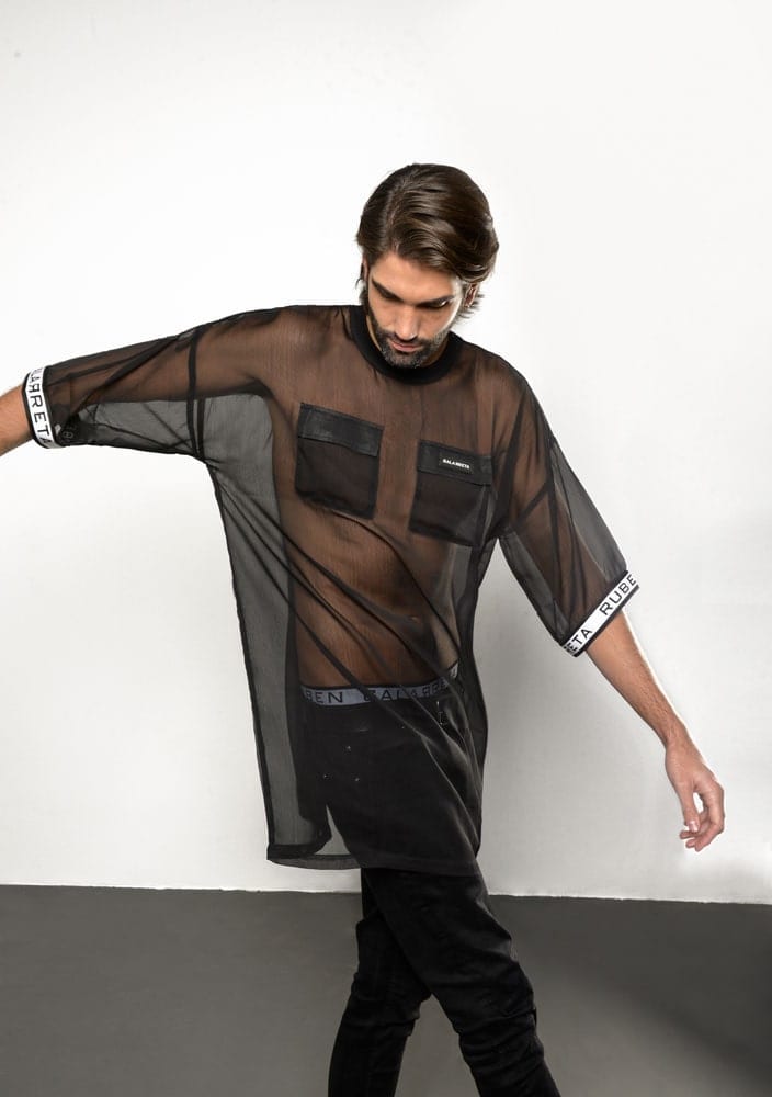 CAMISETA NEGRA OVERSIZE TRANSPARENTE - Ruben Galarreta