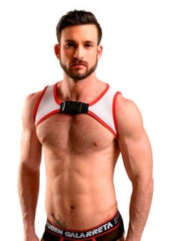 Arnés Raffaello blanco y rojo para hombres gays diseñado por Rubén Galarreta.