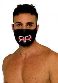 Mascarilla para hombre de base negra con estampado Galarreta en rojo en el centro.